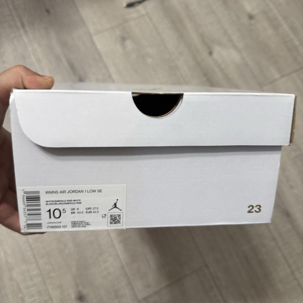 Nike Air Jordan 1 Low SE Emerald Rise FN8899-131 10.5 Women / 9 Men - Picture 9 of 9